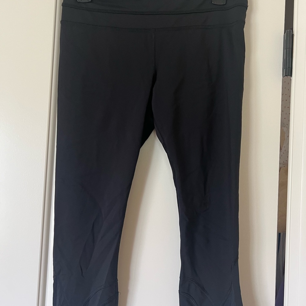 VEUC Lululemon Black Capri Size 8